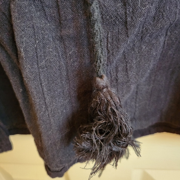 World Market floral embroidered sleeves Spanish  Boho blouse - Picture 4 of 8